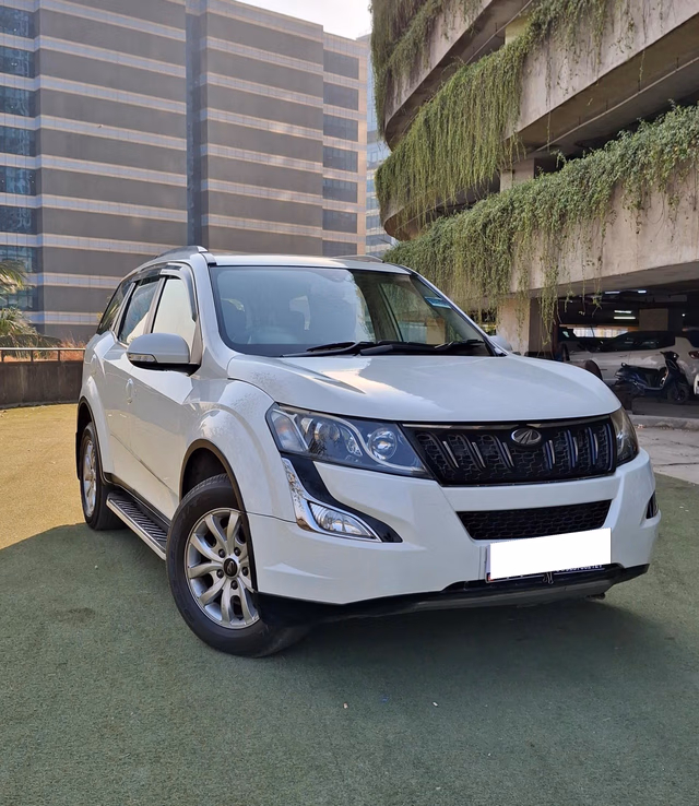 Mahindra Mahindra XUV500 view 2
