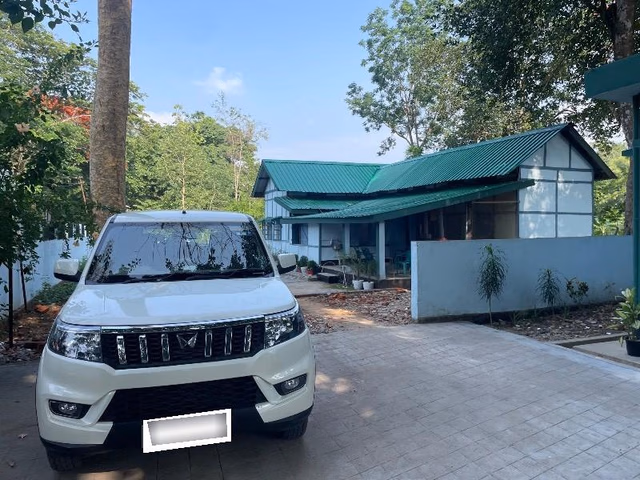 Mahindra Mahindra Bolero Neo view 4