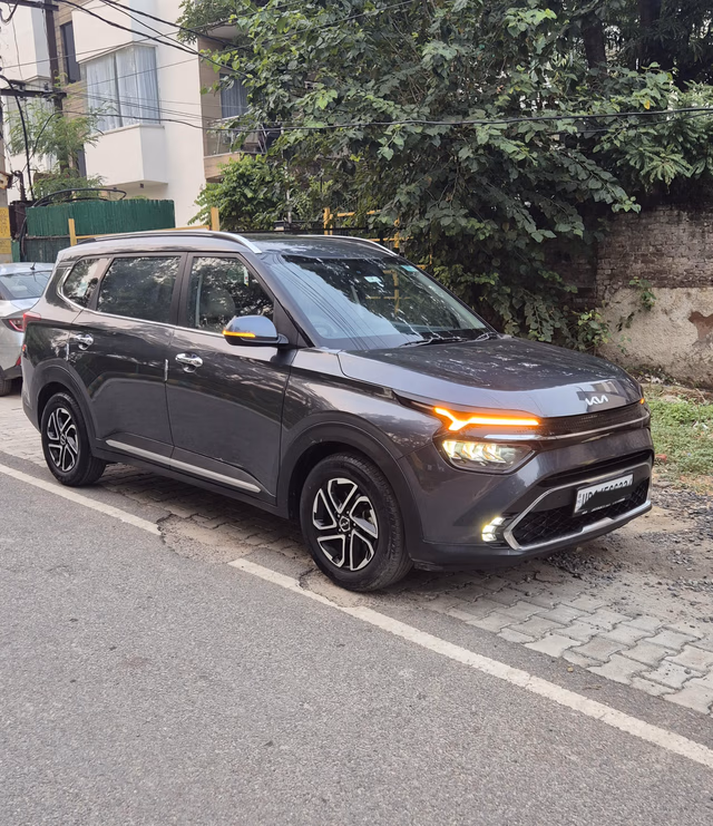 Kia Kia Carens view 2