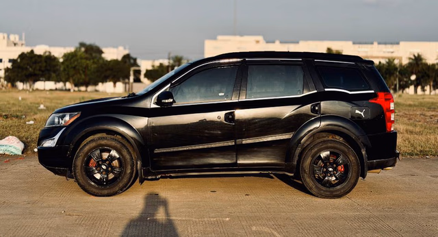 Mahindra Mahindra XUV500 view 4