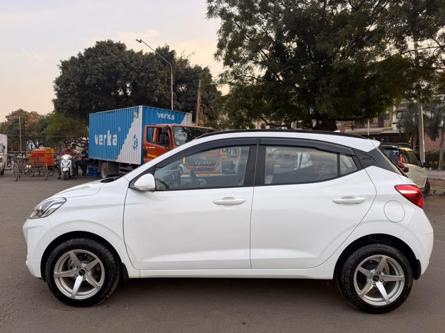 Hyundai Hyundai Grand i10 Nios view 4