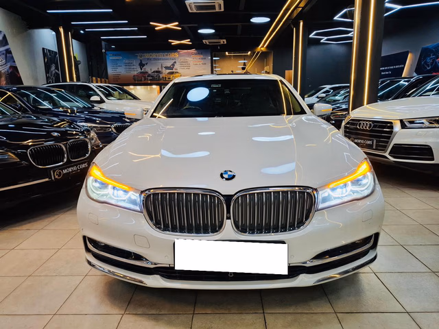 BMW BMW 7 Series view 5