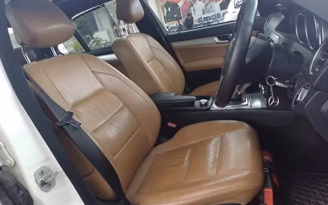 Mercedes-Benz Mercedes-Benz C-Class view 4