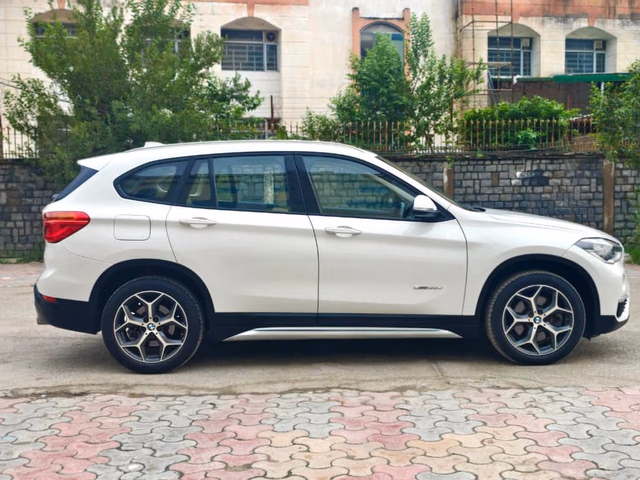 BMW BMW X1 view 3