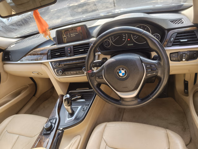 BMW BMW 3 Series view 4