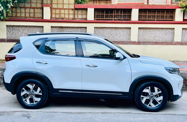 Kia Kia Sonet view 3