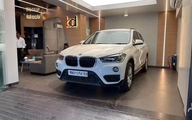 BMW BMW X1 view 4
