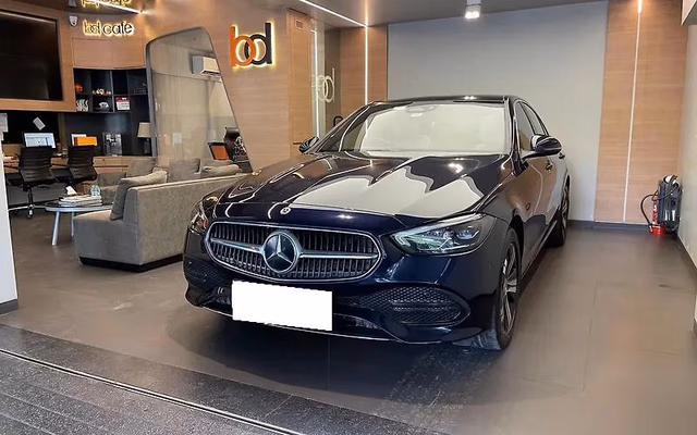 Mercedes-Benz Mercedes-Benz C-Class view 3