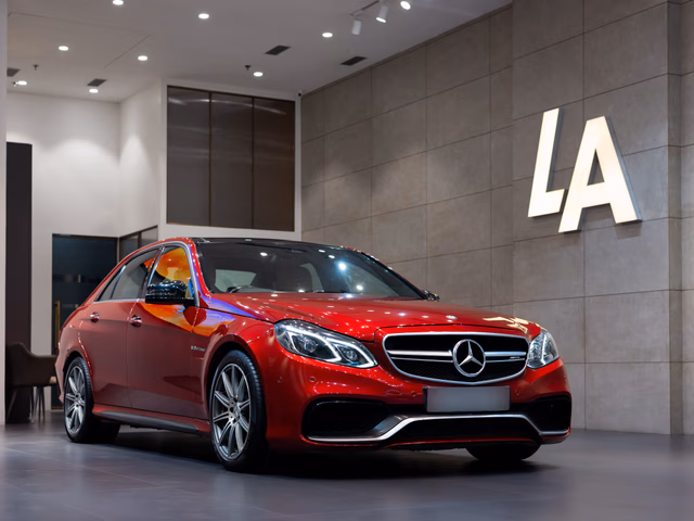 Mercedes-Benz Mercedes-Benz E-Class view 2