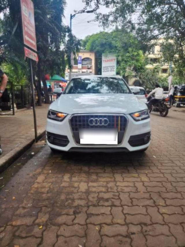 Audi Audi Q3 view 4