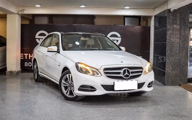 Mercedes-Benz Mercedes-Benz E-Class view 2