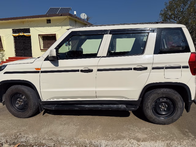Mahindra Mahindra Bolero Neo view 3