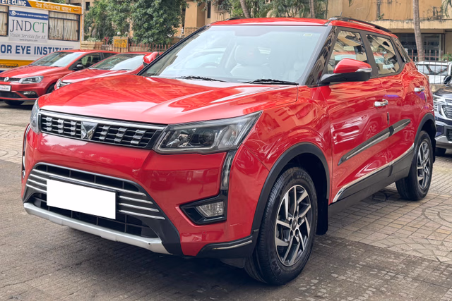 Mahindra Mahindra XUV300 view 4