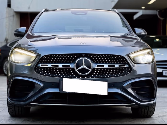 Mercedes-Benz Mercedes-Benz GLA view 2