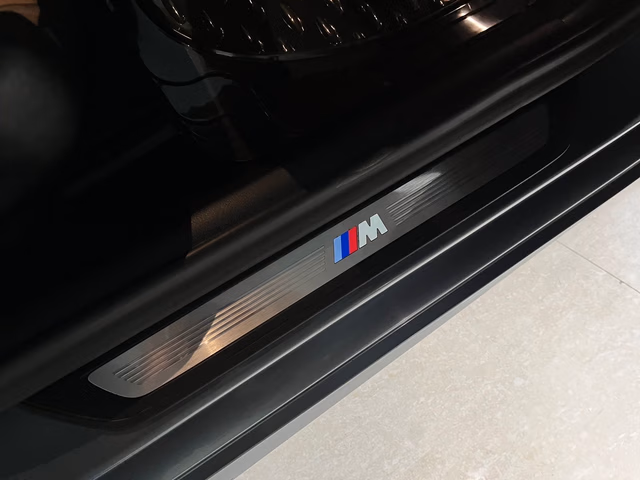 BMW BMW 5 Series view 4