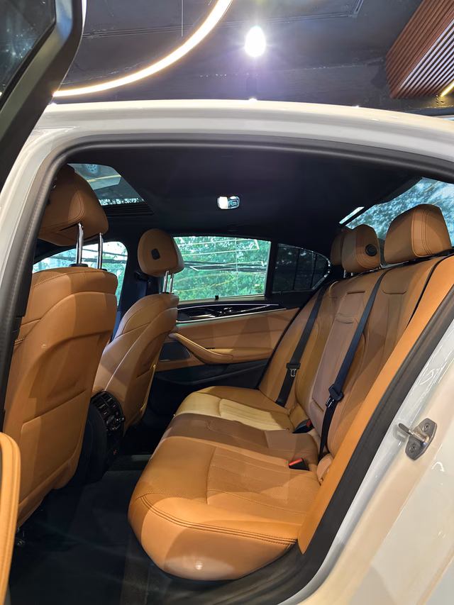 BMW BMW 5 Series view 5