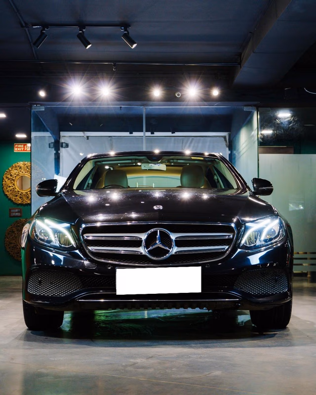 Mercedes-Benz Mercedes-Benz E-Class view 4