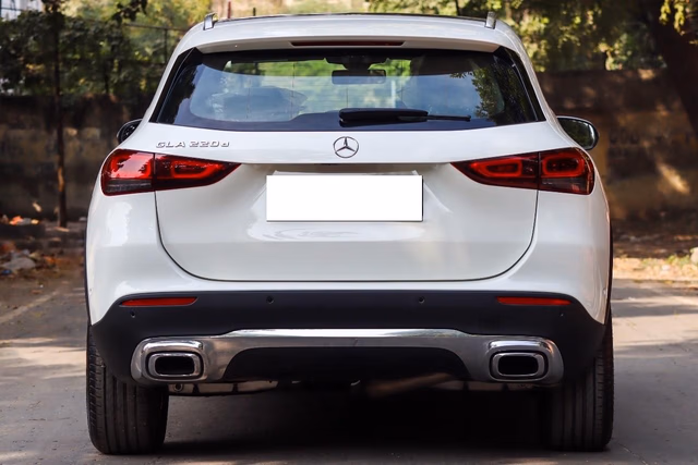 Mercedes-Benz Mercedes-Benz GLA view 4