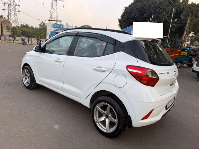 Hyundai Hyundai Grand i10 Nios view 5