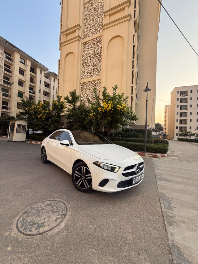 Mercedes-Benz Mercedes-Benz A-Class Limousine view 2