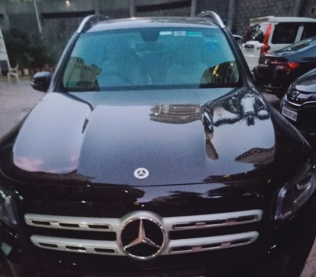 Mercedes-Benz Mercedes-Benz GLB view 2