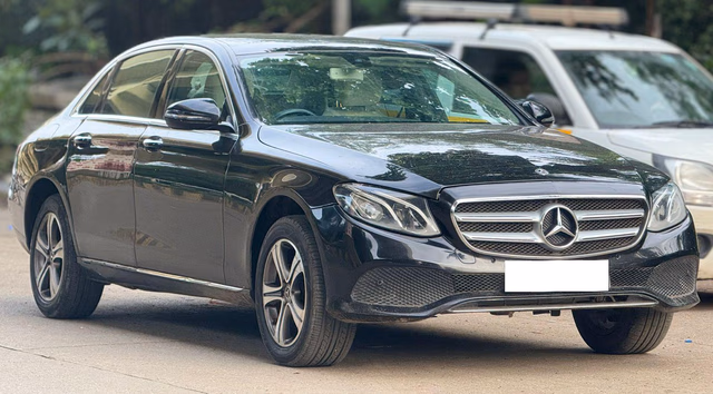 Mercedes-Benz Mercedes-Benz E-Class view 2