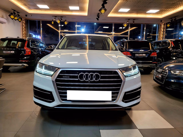 Audi Audi Q7 view 5