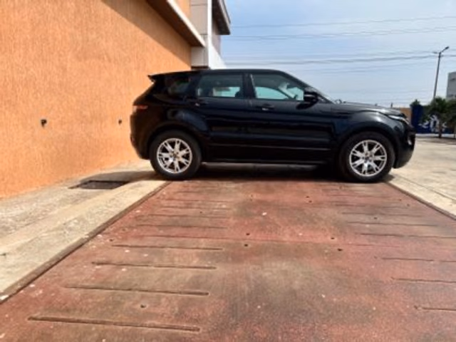 Land Rover Land Rover Range Rover Evoque view 3