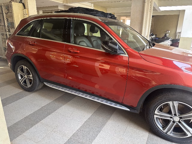 Mercedes-Benz Mercedes-Benz GLC view 3