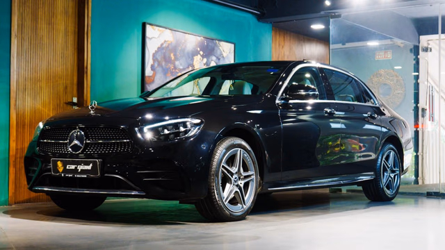 Mercedes-Benz Mercedes-Benz E-Class view 4