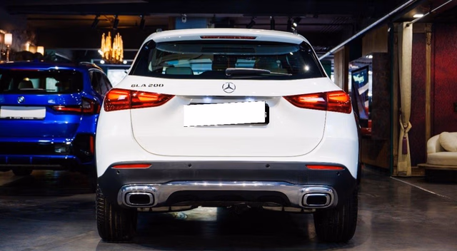 Mercedes-Benz Mercedes-Benz GLA view 4