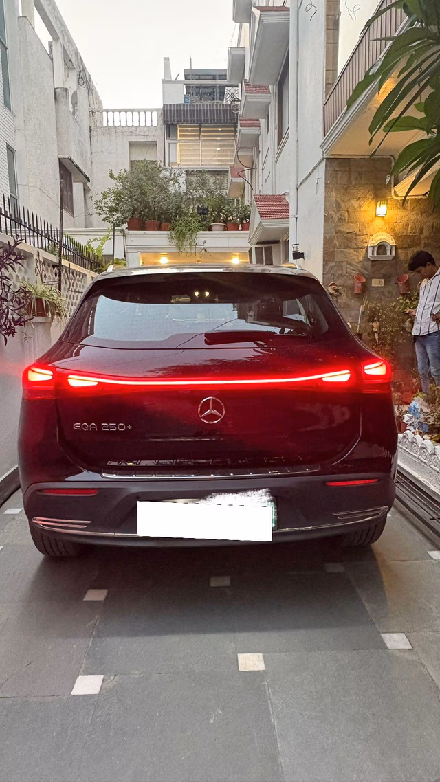 Mercedes-Benz Mercedes-Benz EQA view 3