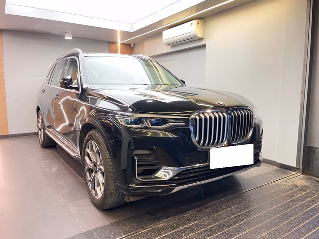 BMW BMW X7 view 3