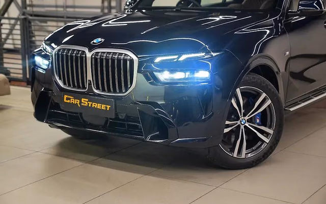 BMW BMW X7 view 3
