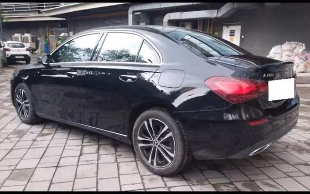 Mercedes-Benz Mercedes-Benz A-Class Limousine view 4