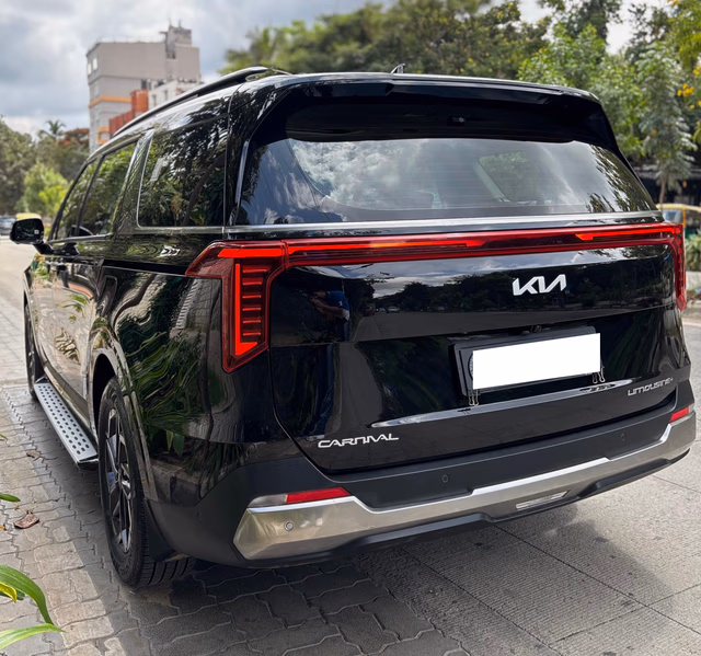 Kia Kia Carnival view 4