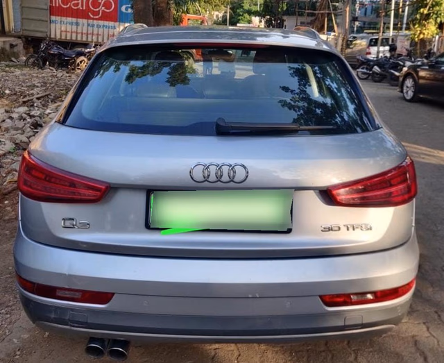 Audi Audi Q3 view 3