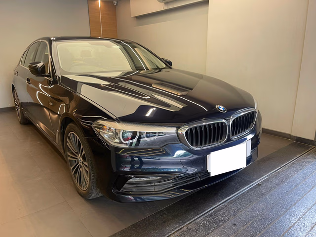 BMW BMW 5 Series view 2