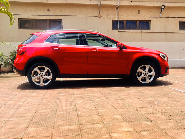 Mercedes-Benz Mercedes-Benz GLA Class view 3