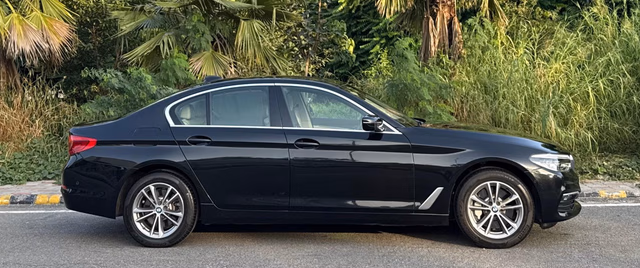 BMW BMW 5 Series view 3