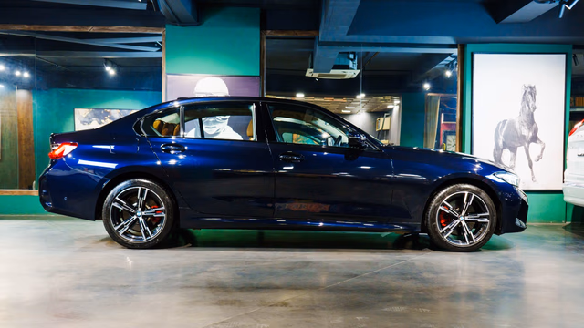 BMW BMW 3 Series Long Wheelbase view 3