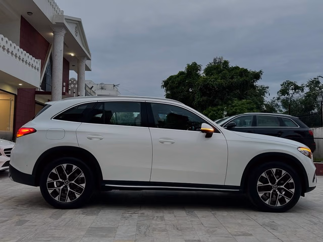 Mercedes-Benz Mercedes-Benz GLC view 3