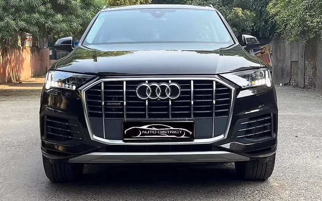 Audi Audi Q7 view 5