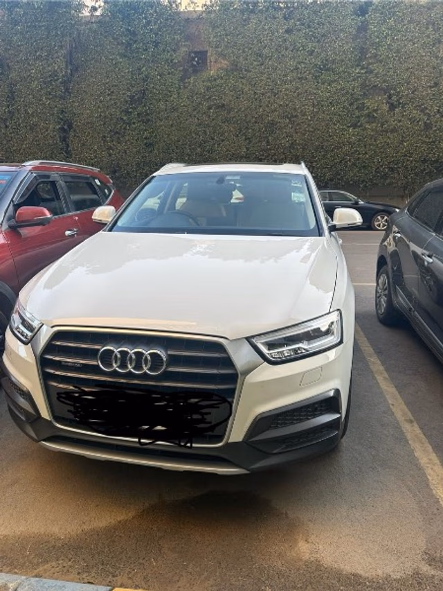 Audi Audi Q3 view 4
