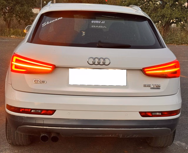 Audi Audi Q3 view 4