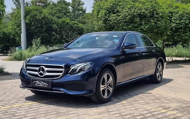 Mercedes-Benz Mercedes-Benz E-Class view 3