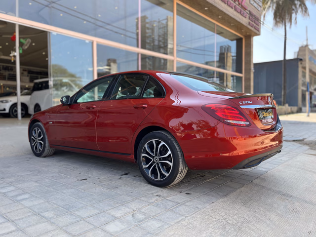 Mercedes-Benz Mercedes-Benz C-Class view 4