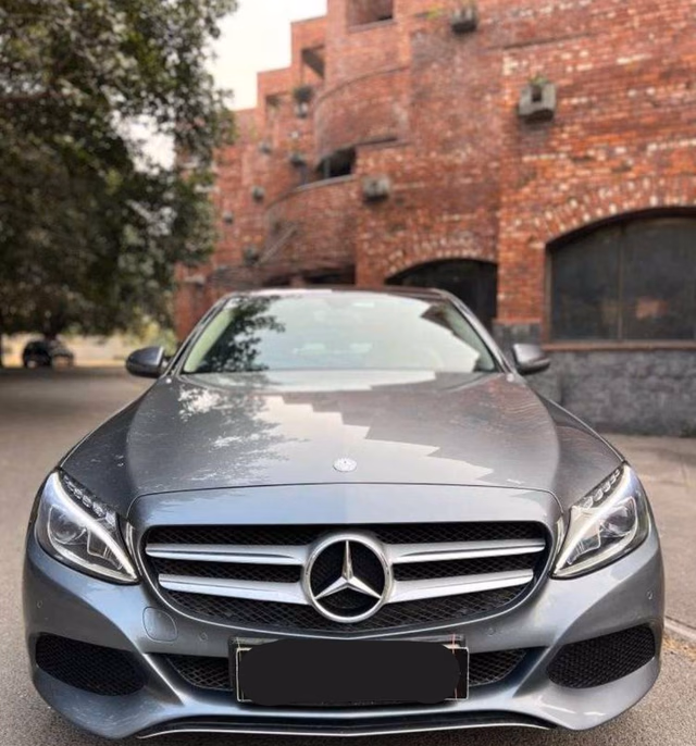 Mercedes-Benz Mercedes-Benz C-Class view 4