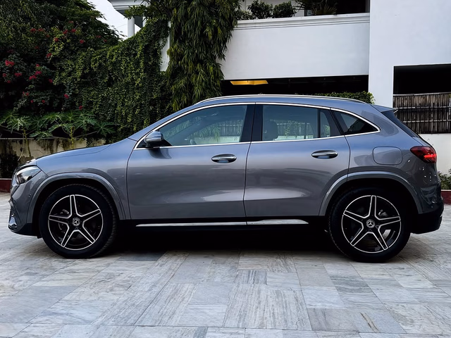 Mercedes-Benz Mercedes-Benz GLA view 5