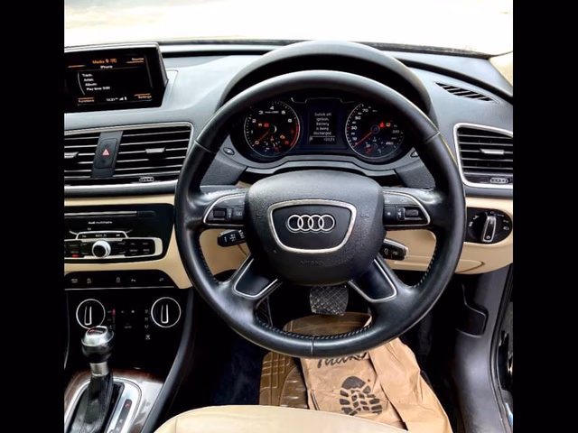 Audi Audi Q3 view 4